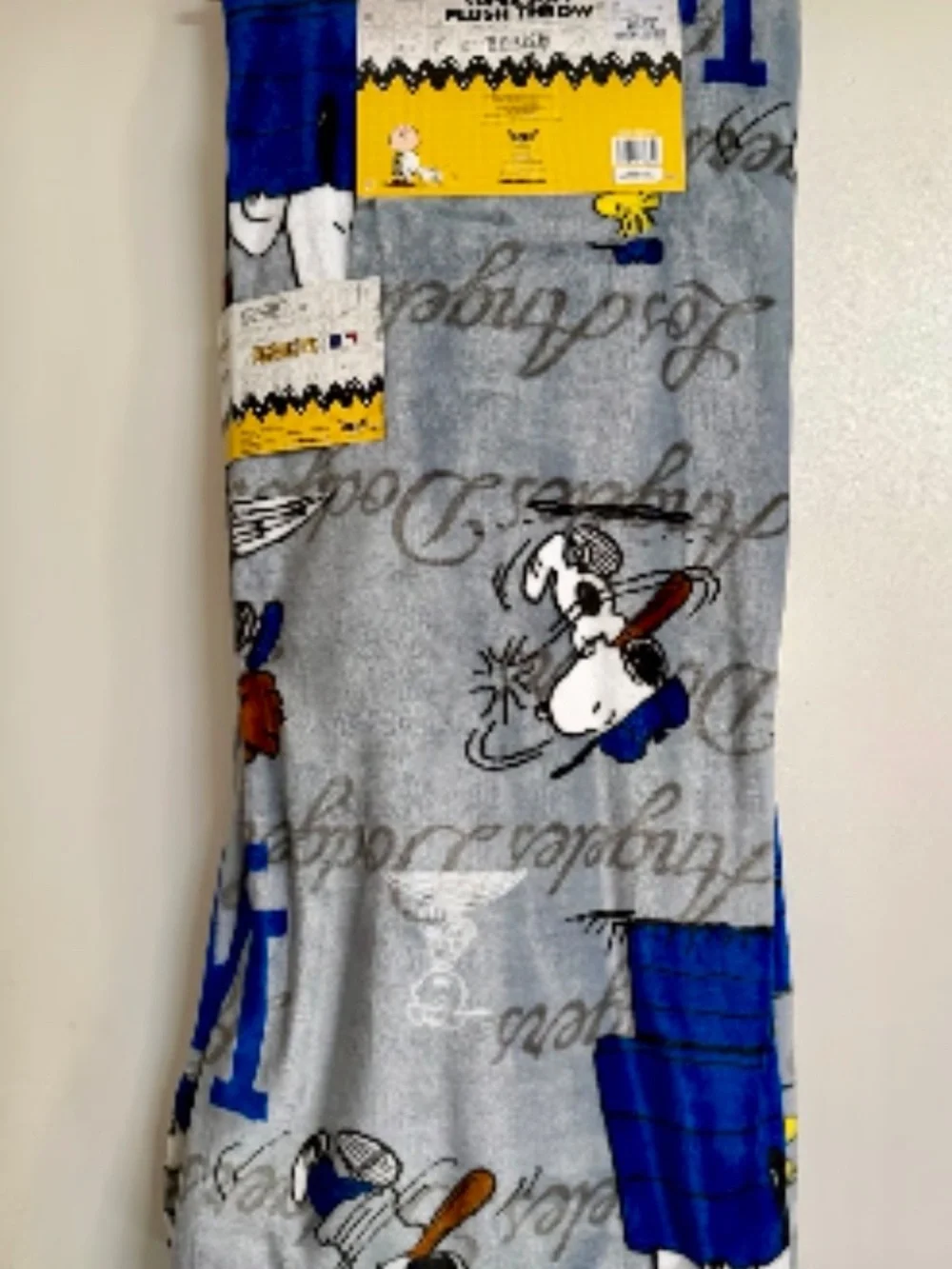 Peanuts Snoopy dodgers Blanket Throw new with tags